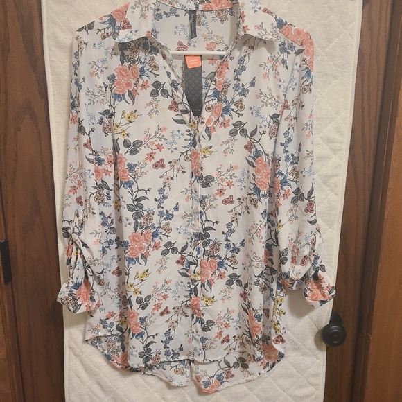Massini Tops - New with tags, small floral split back blouse
